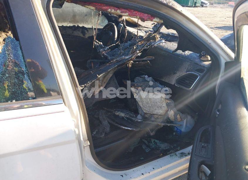 Photo 5 of 2013 Chrysler 200 TOURING (VIN 1C3CCBBB3DN593624)