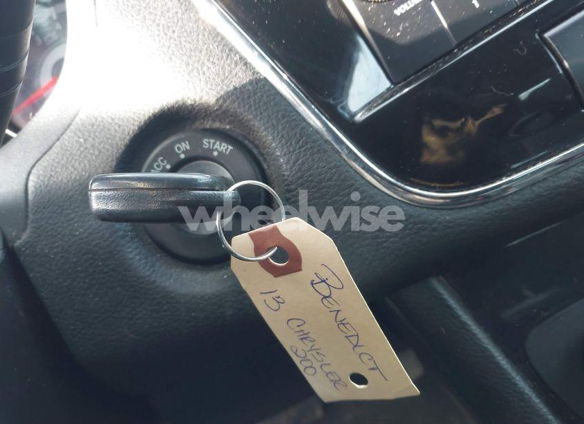 Photo 11 of 2013 Chrysler 200 TOURING (VIN 1C3CCBBB3DN596071)