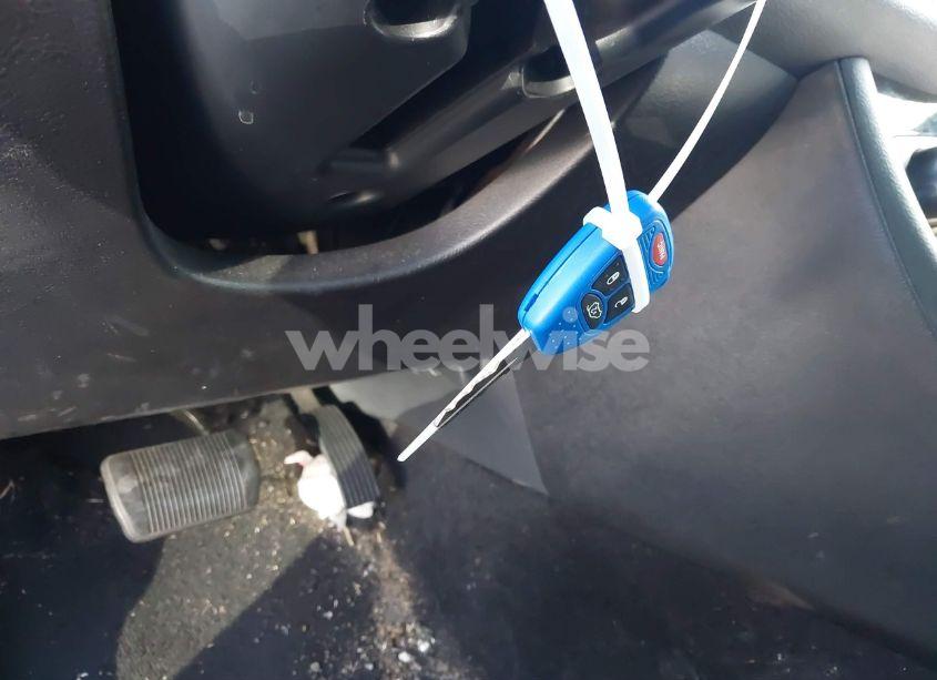 Photo 12 of 2013 Chrysler 200 TOURING (VIN 1C3CCBBB3DN639551)