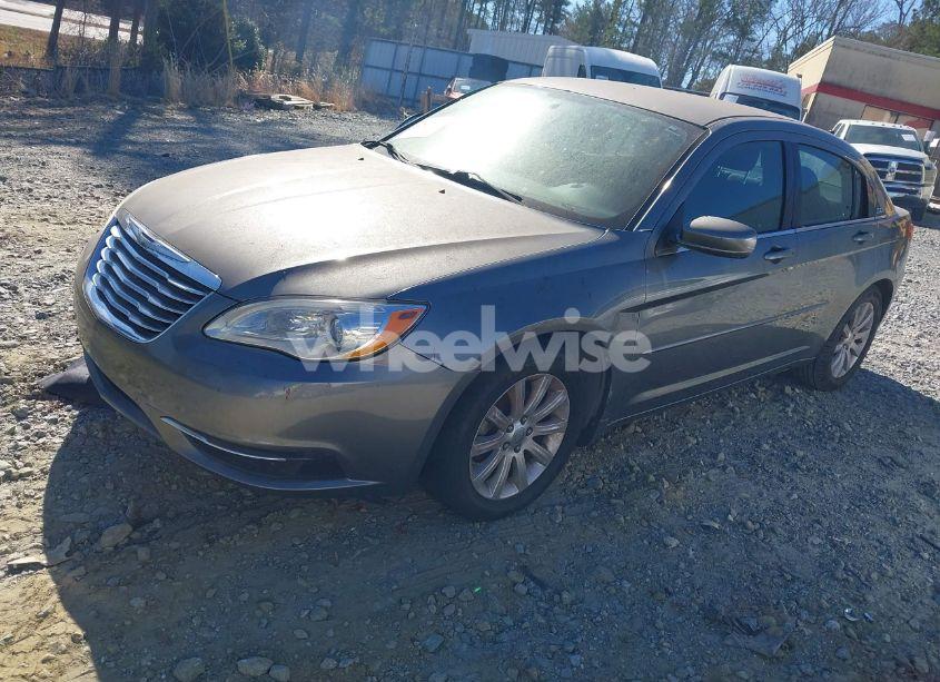 Photo 2 of 2013 Chrysler 200 TOURING (VIN 1C3CCBBB3DN639551)