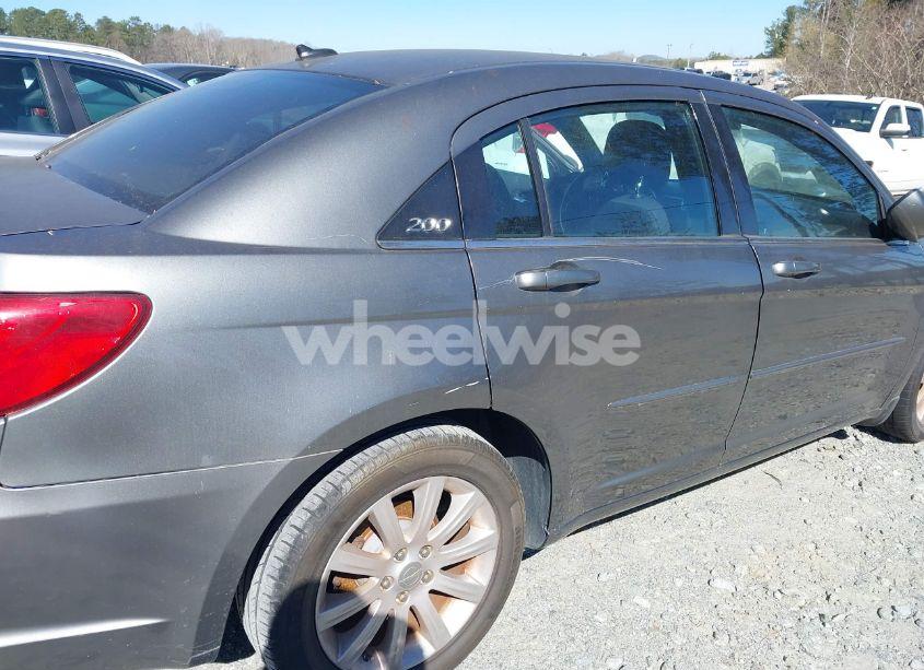 Photo 6 of 2013 Chrysler 200 TOURING (VIN 1C3CCBBB3DN639551)