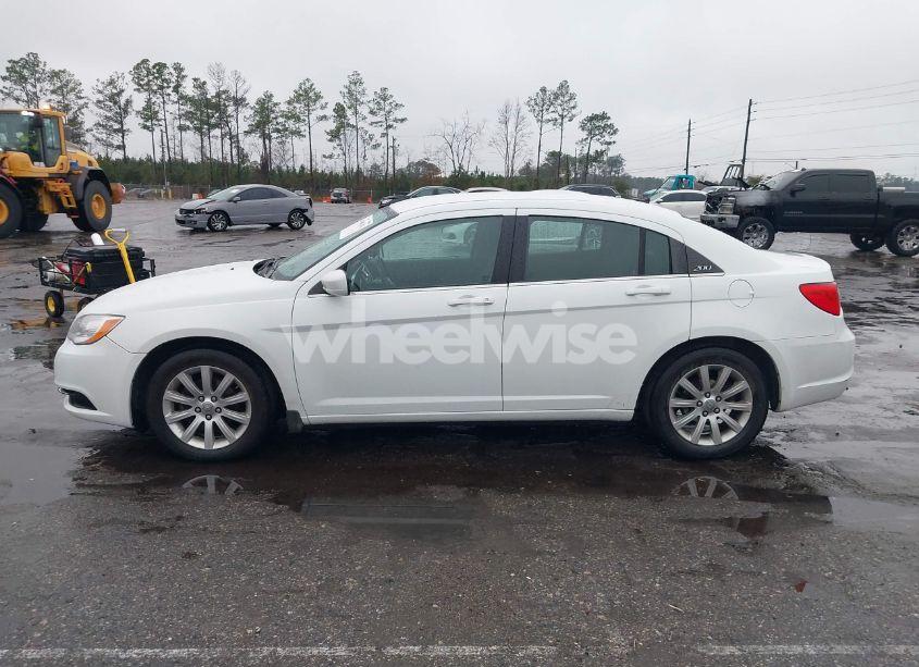 Photo 14 of 2013 Chrysler 200 TOURING (VIN 1C3CCBBB3DN694761)