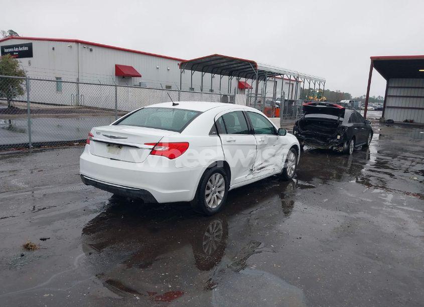 Photo 4 of 2013 Chrysler 200 TOURING (VIN 1C3CCBBB3DN694761)