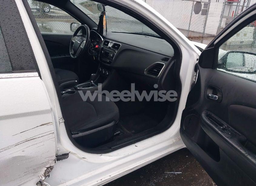 Photo 5 of 2013 Chrysler 200 TOURING (VIN 1C3CCBBB3DN694761)