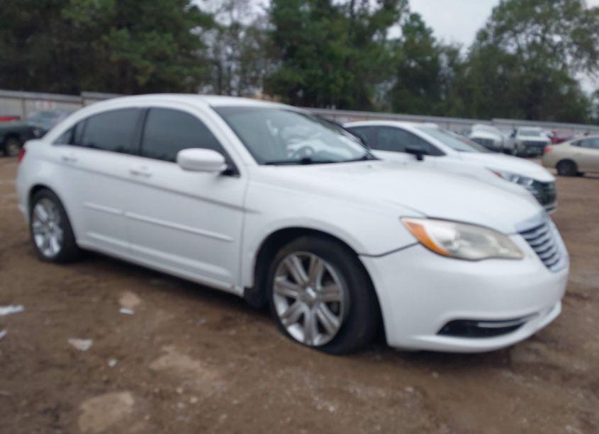 2013 Chrysler 200 TOURING (VIN 1C3CCBBB3DN713700) main photo