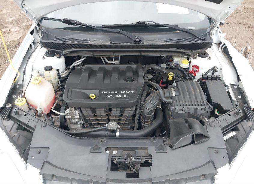 Photo 10 of 2013 Chrysler 200 TOURING (VIN 1C3CCBBB3DN713700)