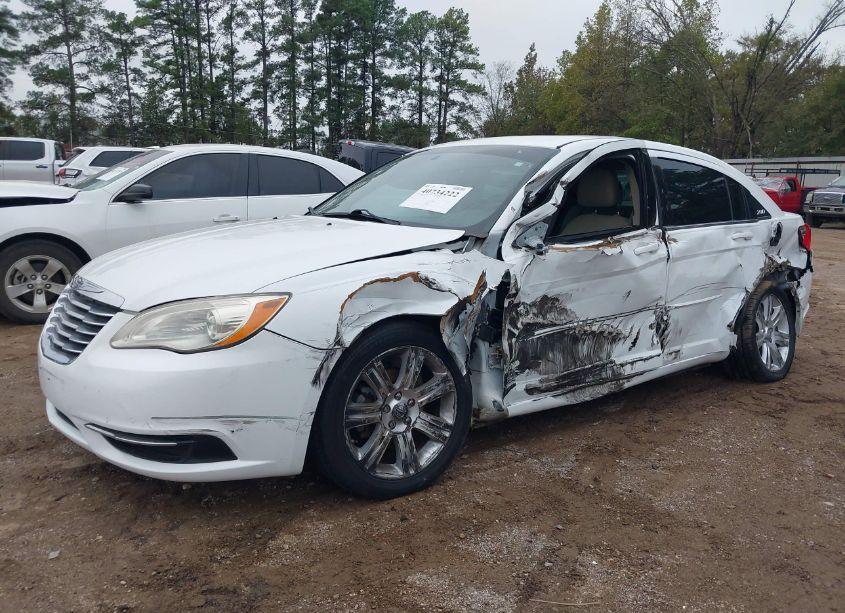 Photo 2 of 2013 Chrysler 200 TOURING (VIN 1C3CCBBB3DN713700)