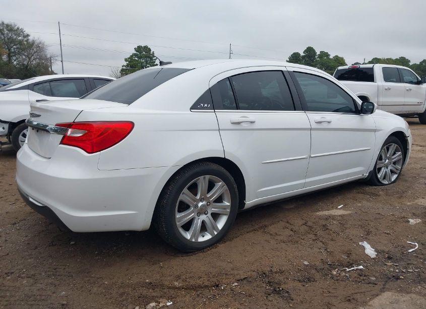 Photo 4 of 2013 Chrysler 200 TOURING (VIN 1C3CCBBB3DN713700)