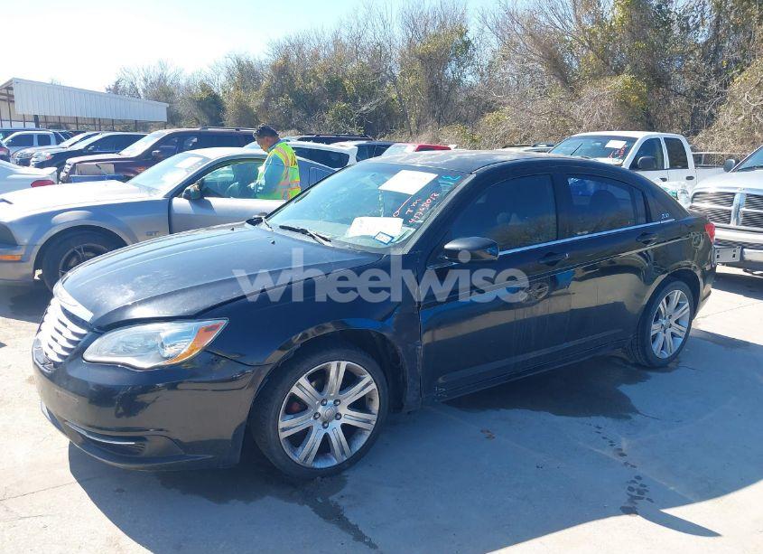 Photo 2 of 2013 Chrysler 200 TOURING (VIN 1C3CCBBB3DN737009)