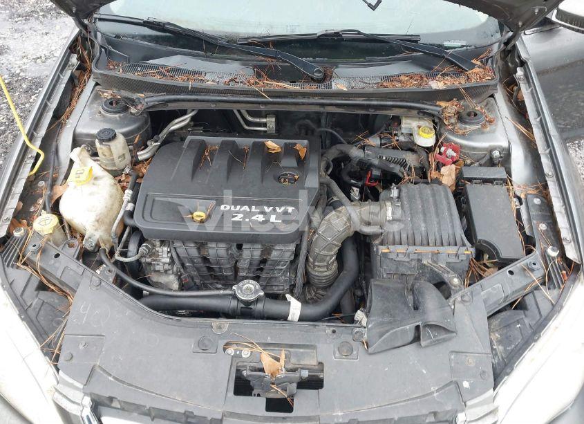 Photo 10 of 2013 Chrysler 200 TOURING (VIN 1C3CCBBB3DN765599)