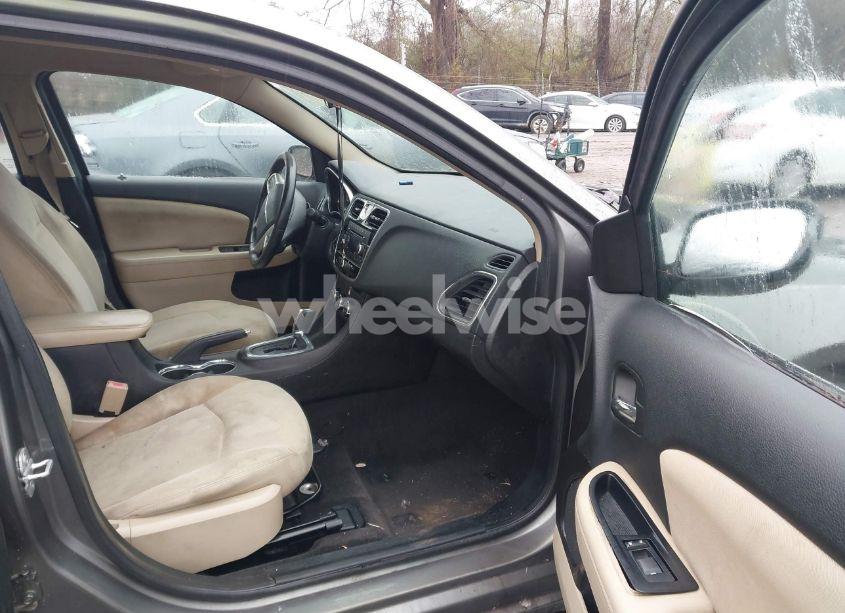 Photo 5 of 2013 Chrysler 200 TOURING (VIN 1C3CCBBB3DN765599)