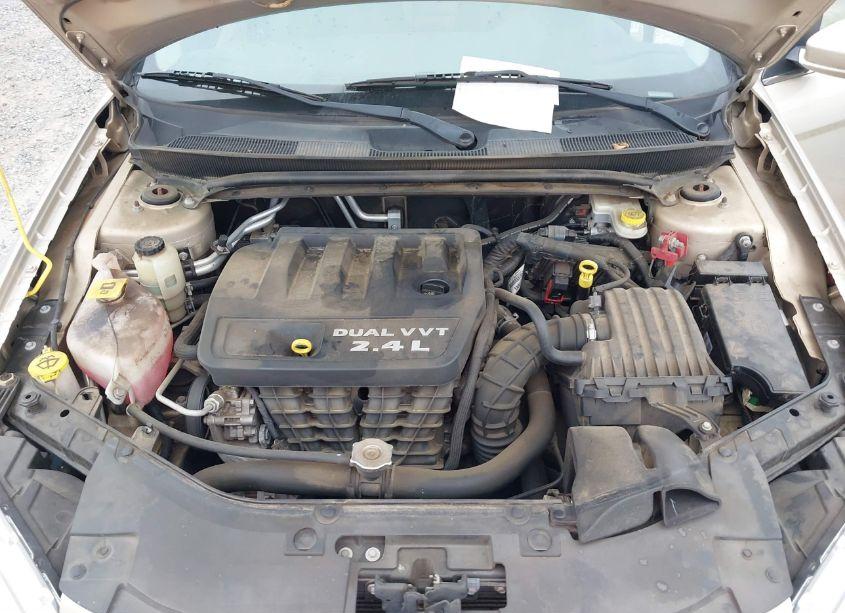 Photo 10 of 2014 Chrysler 200 TOURING (VIN 1C3CCBBB3EN158605)