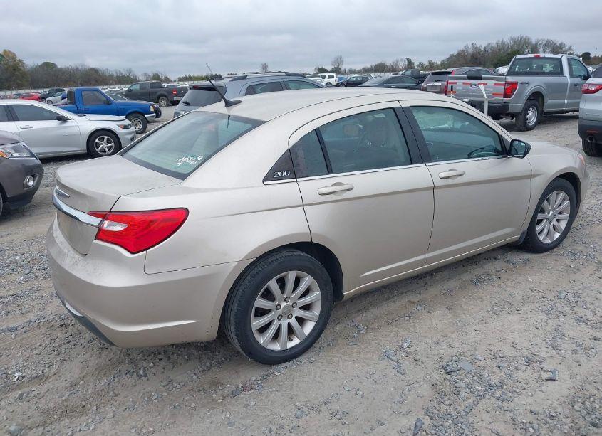 Photo 4 of 2014 Chrysler 200 TOURING (VIN 1C3CCBBB3EN158605)