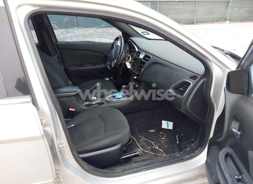 Photo 5 of 2012 Chrysler 200 TOURING (VIN 1C3CCBBB4CN155080)