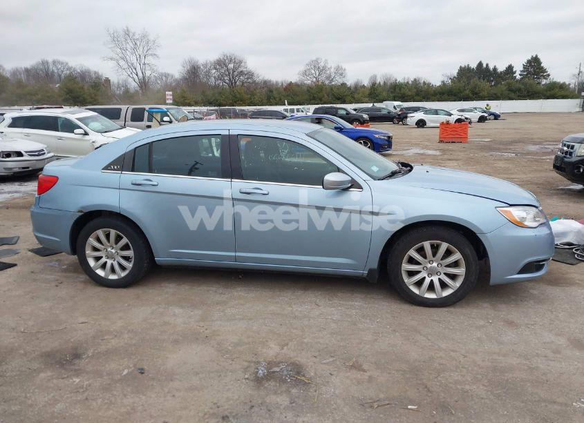 Photo 13 of 2013 Chrysler 200 TOURING (VIN 1C3CCBBB4DN525543)