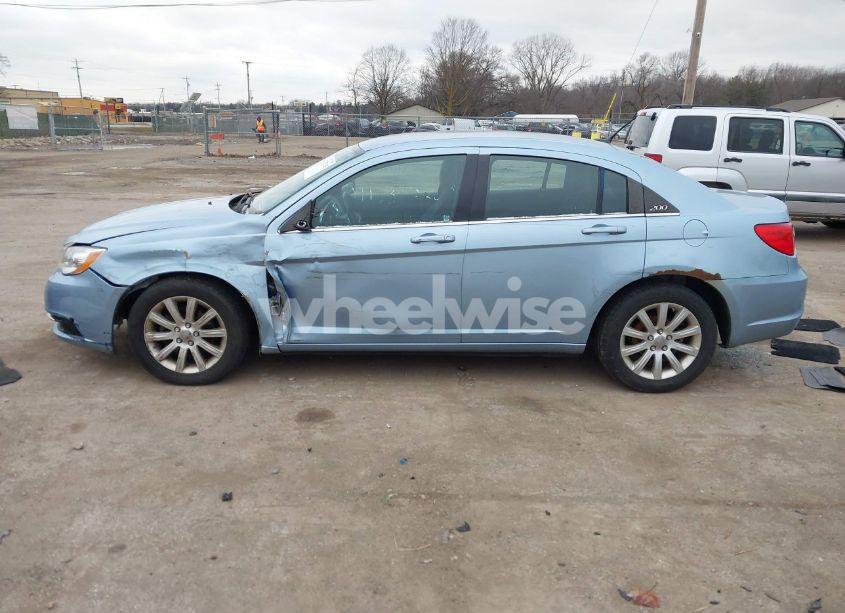 Photo 14 of 2013 Chrysler 200 TOURING (VIN 1C3CCBBB4DN525543)