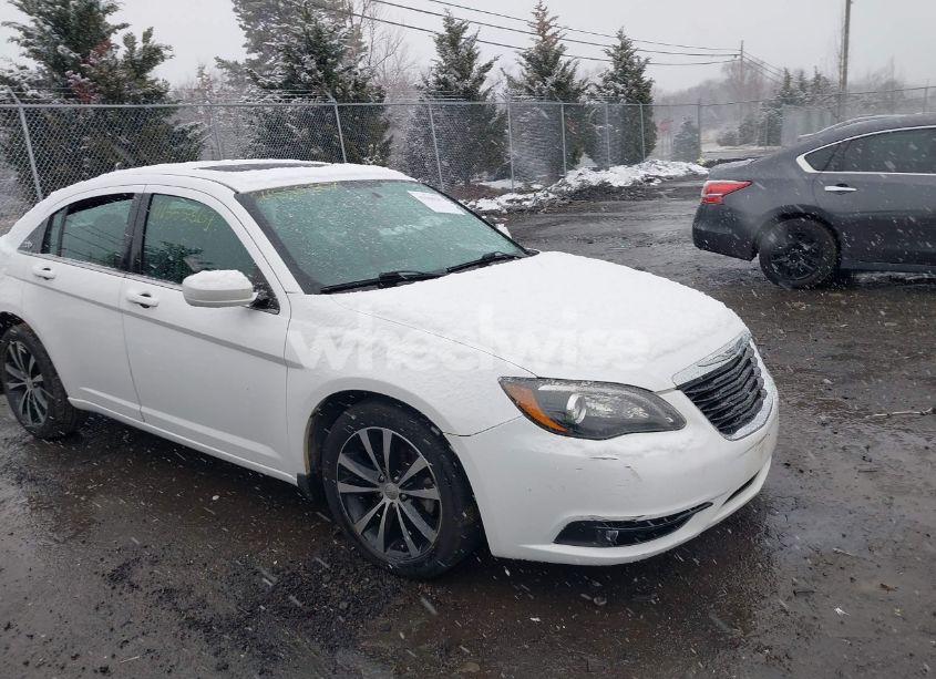 2013 Chrysler 200 TOURING (VIN 1C3CCBBB4DN539376) main photo