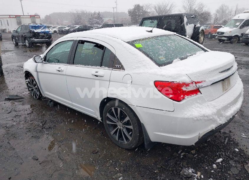 Photo 3 of 2013 Chrysler 200 TOURING (VIN 1C3CCBBB4DN539376)