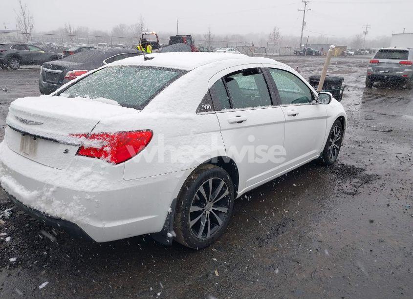 Photo 4 of 2013 Chrysler 200 TOURING (VIN 1C3CCBBB4DN539376)