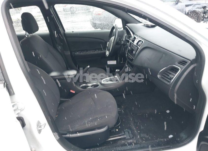 Photo 5 of 2013 Chrysler 200 TOURING (VIN 1C3CCBBB4DN539376)