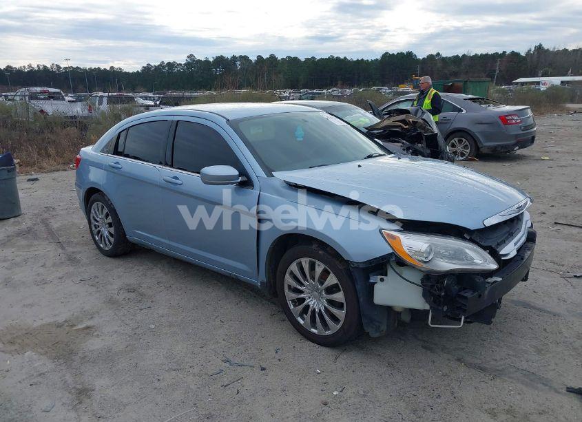 2013 Chrysler 200 TOURING (VIN 1C3CCBBB4DN573530) main photo