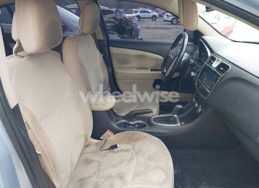 Photo 5 of 2013 Chrysler 200 TOURING (VIN 1C3CCBBB4DN573530)