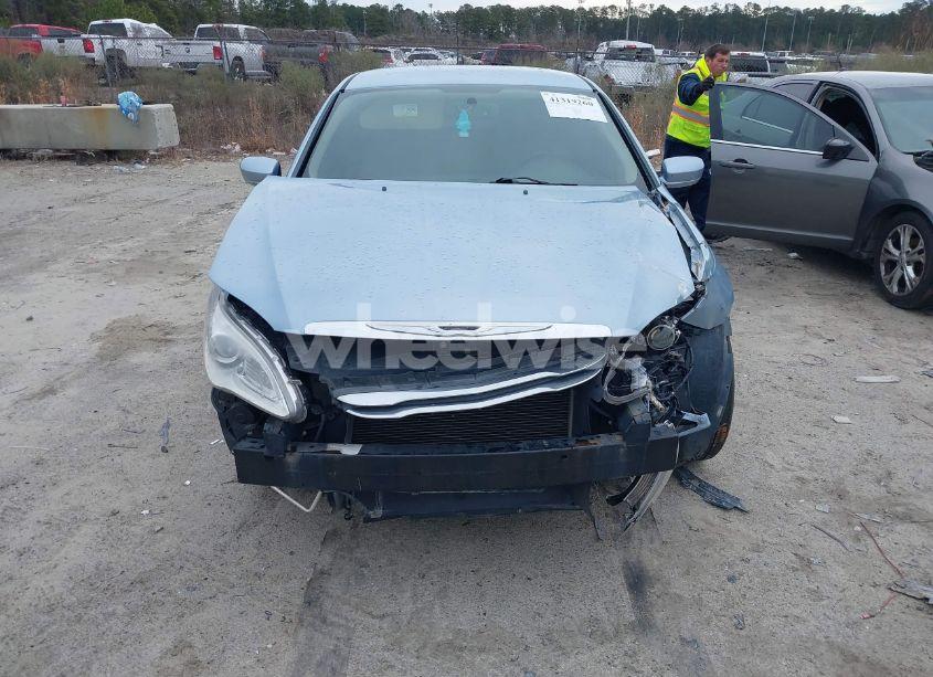 Photo 6 of 2013 Chrysler 200 TOURING (VIN 1C3CCBBB4DN573530)