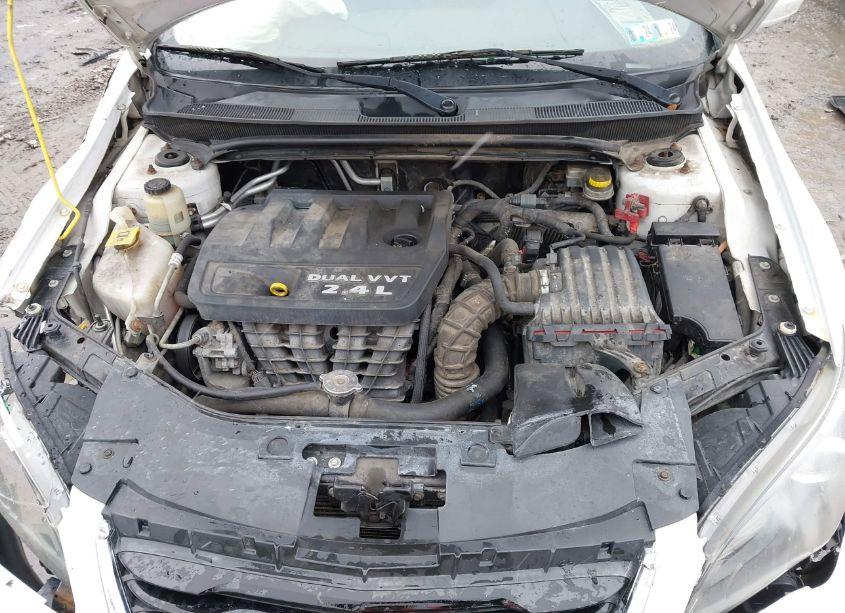 Photo 10 of 2013 Chrysler 200 TOURING (VIN 1C3CCBBB4DN579375)