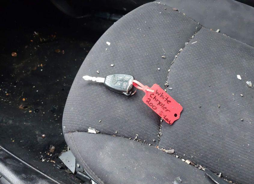 Photo 11 of 2013 Chrysler 200 TOURING (VIN 1C3CCBBB4DN579375)