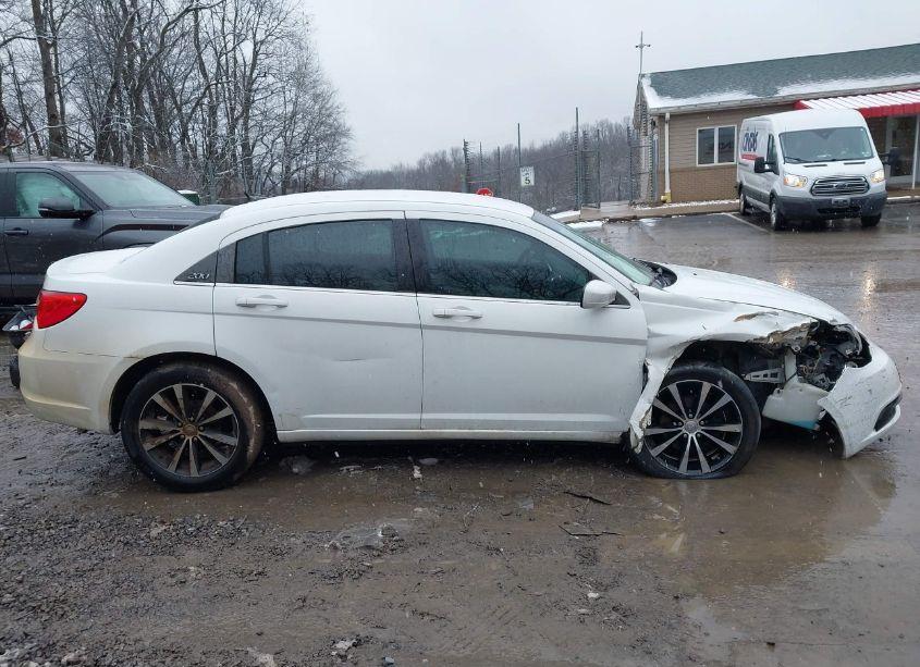 Photo 13 of 2013 Chrysler 200 TOURING (VIN 1C3CCBBB4DN579375)