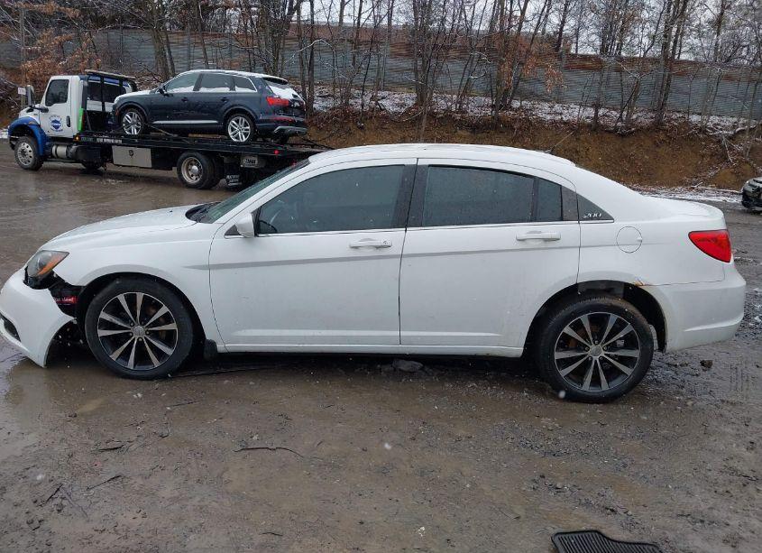 Photo 14 of 2013 Chrysler 200 TOURING (VIN 1C3CCBBB4DN579375)