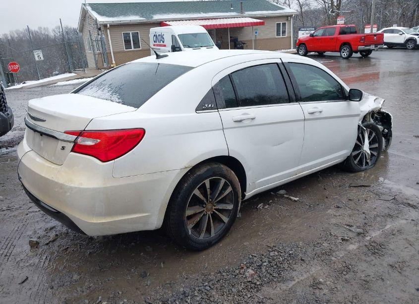 Photo 4 of 2013 Chrysler 200 TOURING (VIN 1C3CCBBB4DN579375)