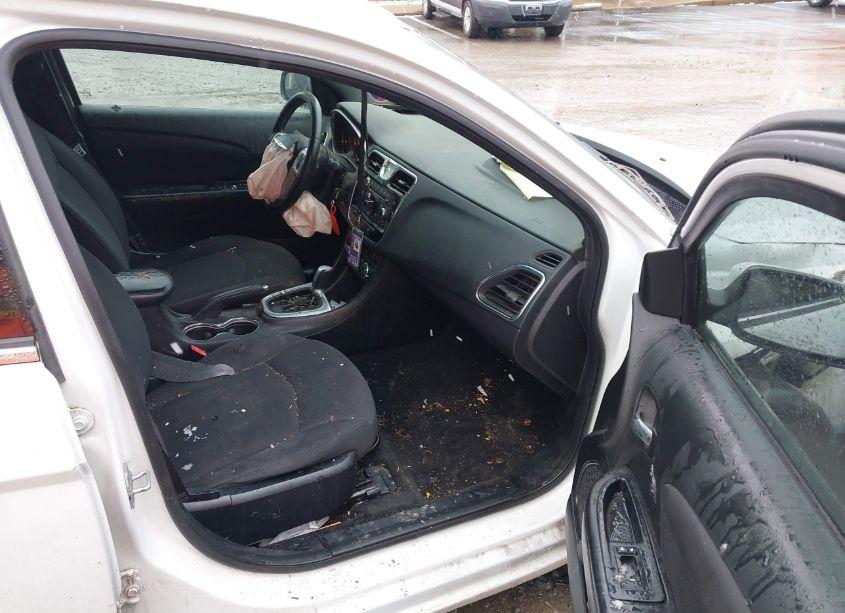 Photo 5 of 2013 Chrysler 200 TOURING (VIN 1C3CCBBB4DN579375)