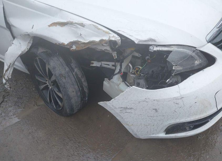 Photo 6 of 2013 Chrysler 200 TOURING (VIN 1C3CCBBB4DN579375)