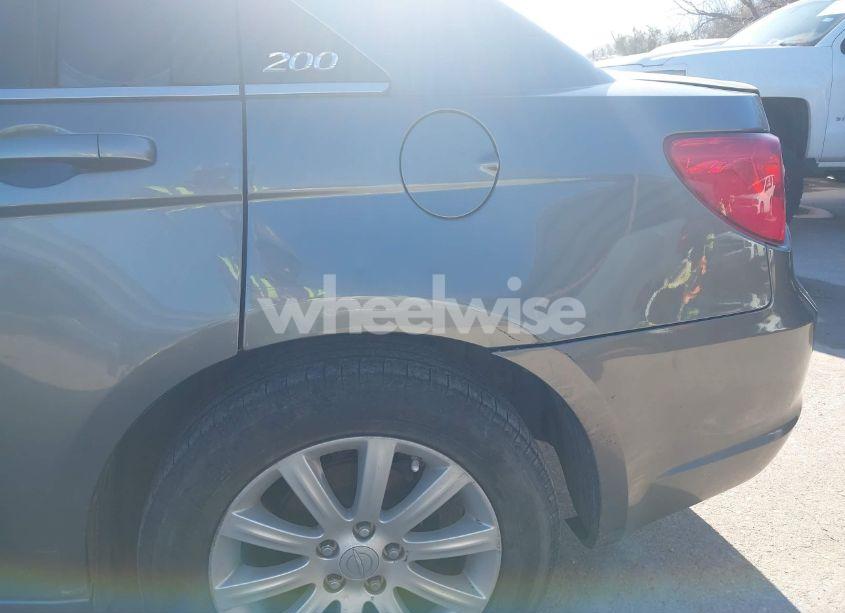 Photo 12 of 2013 Chrysler 200 TOURING (VIN 1C3CCBBB4DN595690)