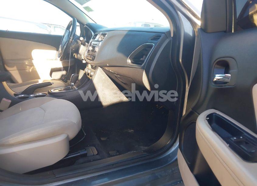 Photo 5 of 2013 Chrysler 200 TOURING (VIN 1C3CCBBB4DN595690)