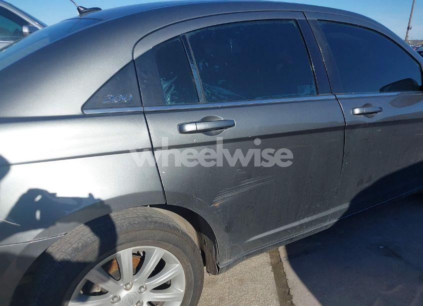 Photo 6 of 2013 Chrysler 200 TOURING (VIN 1C3CCBBB4DN595690)