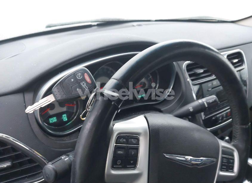 Photo 11 of 2013 Chrysler 200 TOURING (VIN 1C3CCBBB4DN654589)