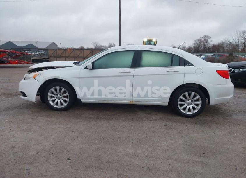 Photo 14 of 2013 Chrysler 200 TOURING (VIN 1C3CCBBB4DN654589)