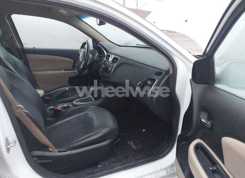 Photo 5 of 2013 Chrysler 200 TOURING (VIN 1C3CCBBB4DN654589)