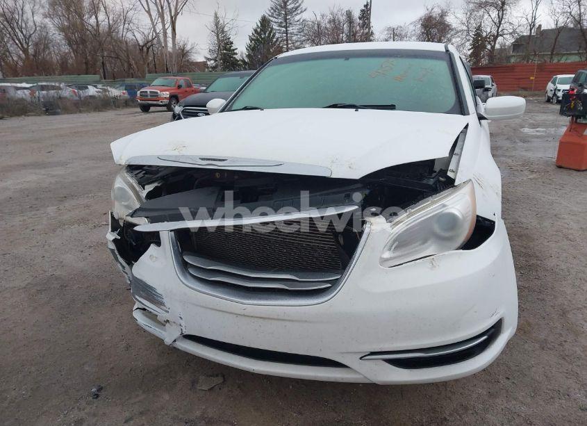 Photo 6 of 2013 Chrysler 200 TOURING (VIN 1C3CCBBB4DN654589)
