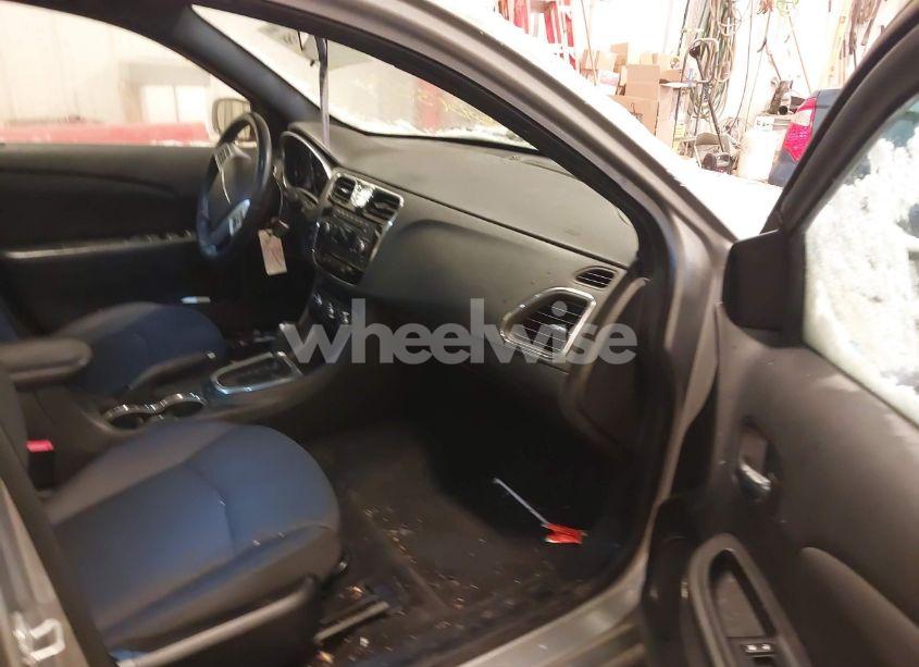 Photo 5 of 2013 Chrysler 200 TOURING (VIN 1C3CCBBB4DN684644)