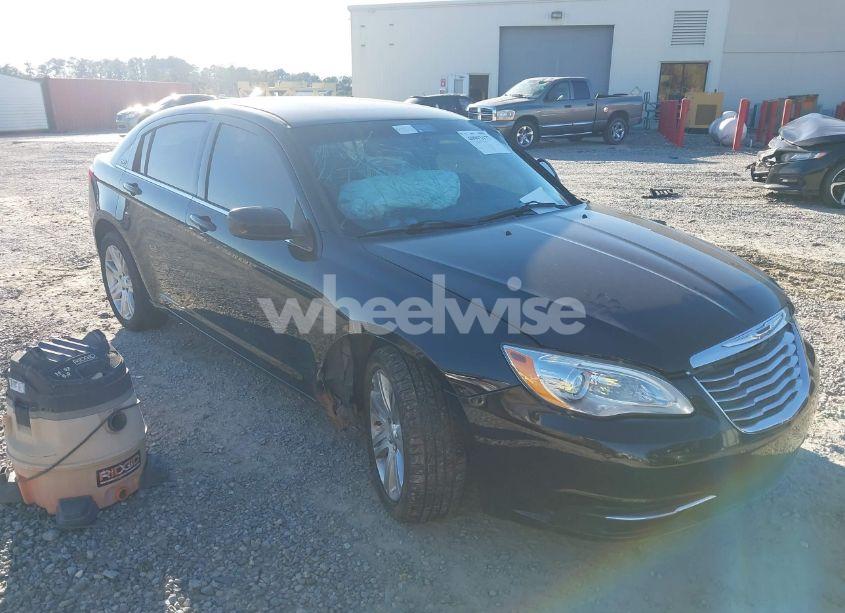 2013 Chrysler 200 TOURING (VIN 1C3CCBBB4DN724057) main photo