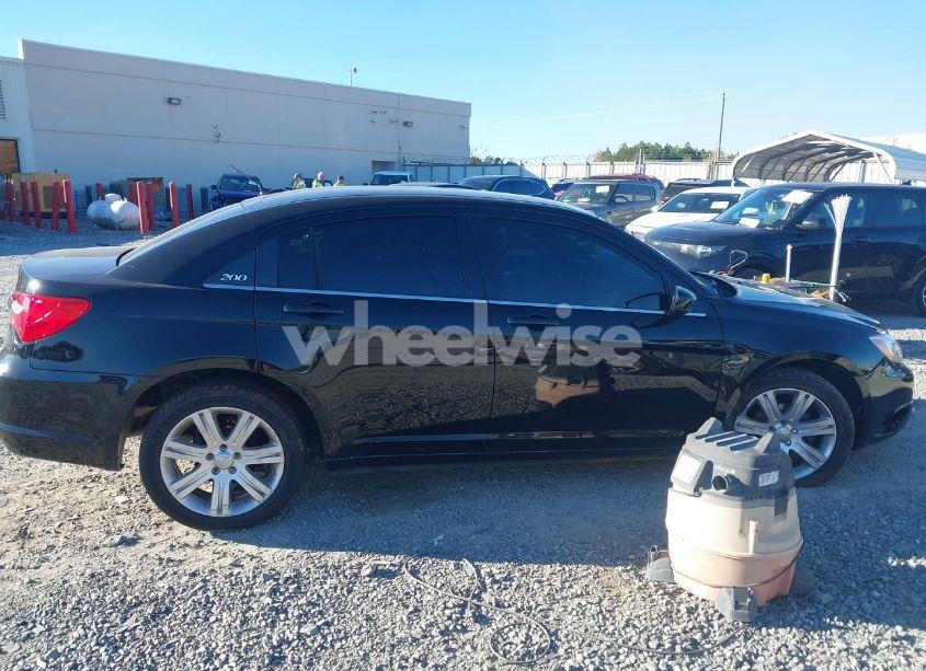 Photo 13 of 2013 Chrysler 200 TOURING (VIN 1C3CCBBB4DN724057)