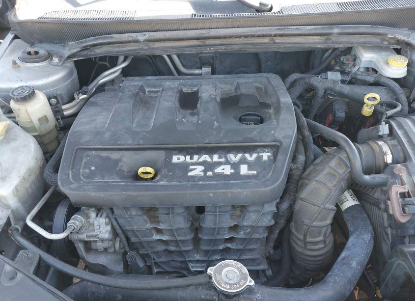 Photo 10 of 2014 Chrysler 200 TOURING (VIN 1C3CCBBB4EN172092)