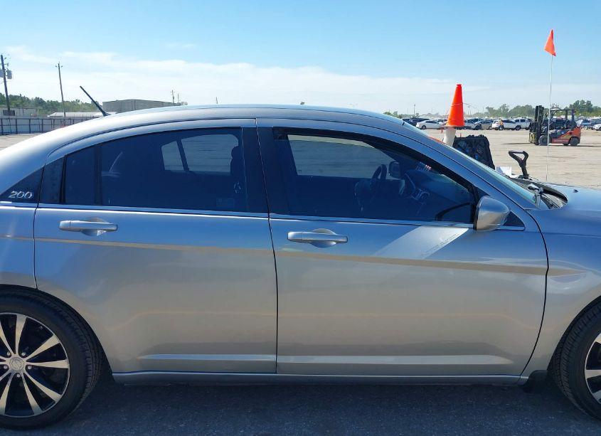 Photo 14 of 2014 Chrysler 200 TOURING (VIN 1C3CCBBB4EN172092)