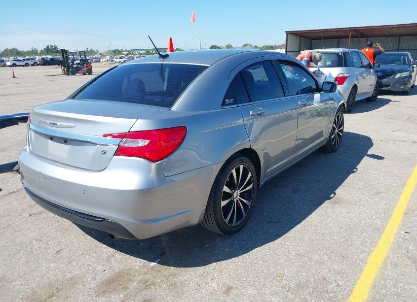 Photo 4 of 2014 Chrysler 200 TOURING (VIN 1C3CCBBB4EN172092)