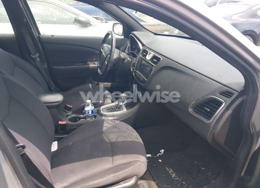 Photo 5 of 2013 Chrysler 200 TOURING (VIN 1C3CCBBB5DN512686)