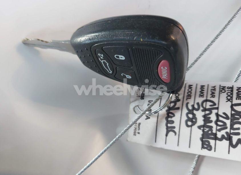 Photo 11 of 2013 Chrysler 200 TOURING (VIN 1C3CCBBB5DN542142)