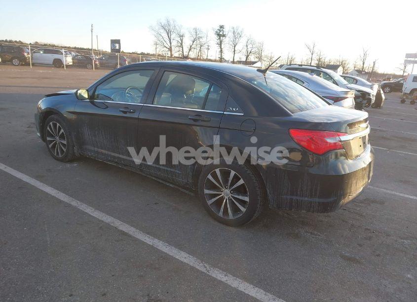 Photo 3 of 2013 Chrysler 200 TOURING (VIN 1C3CCBBB5DN542142)